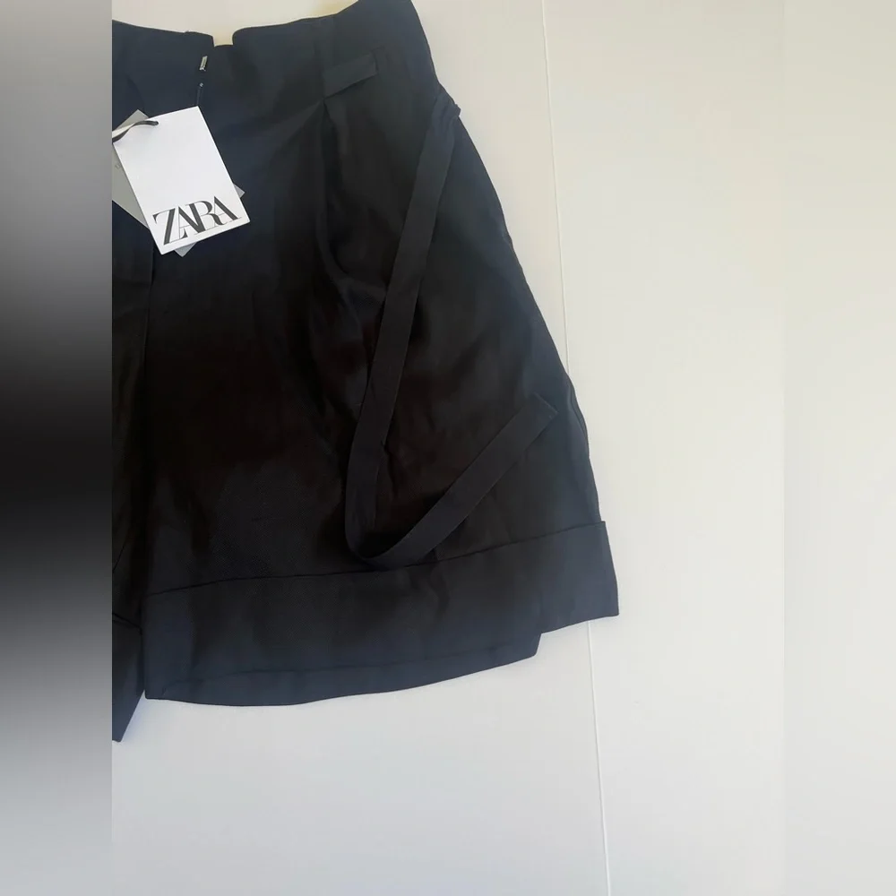 NWT Zara Black High Waist Paper Bag Shorts SZ XS 🖤 - Picture 4 of 10